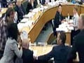 Video : Murdoch attacked at phone hacking hearing